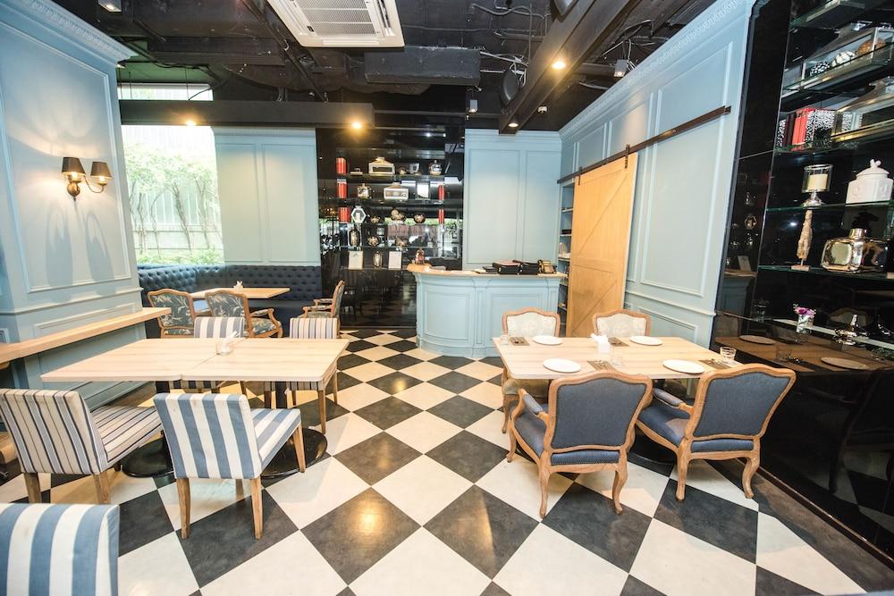Vic 3 Bangkok Hotel Luaran gambar