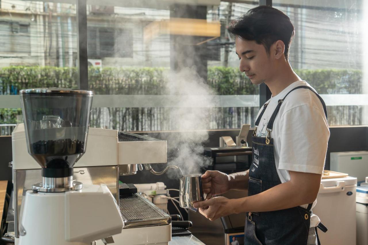 Vic 3 Bangkok Hotel Luaran gambar