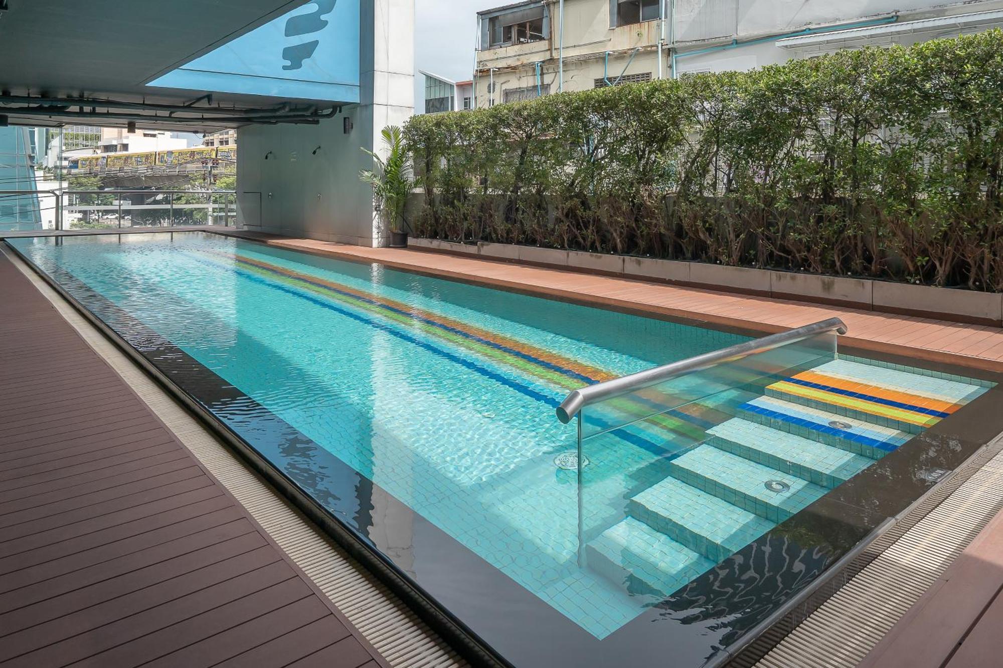 Vic 3 Bangkok Hotel Luaran gambar