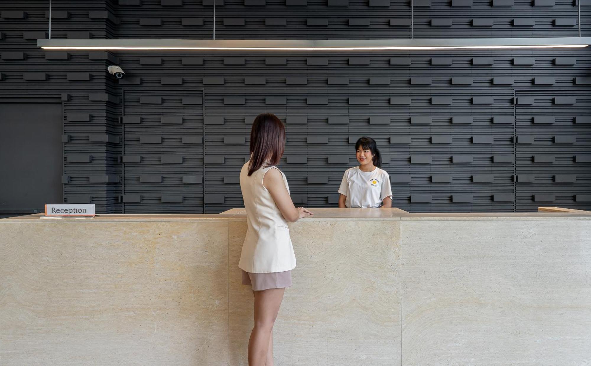 Vic 3 Bangkok Hotel Luaran gambar