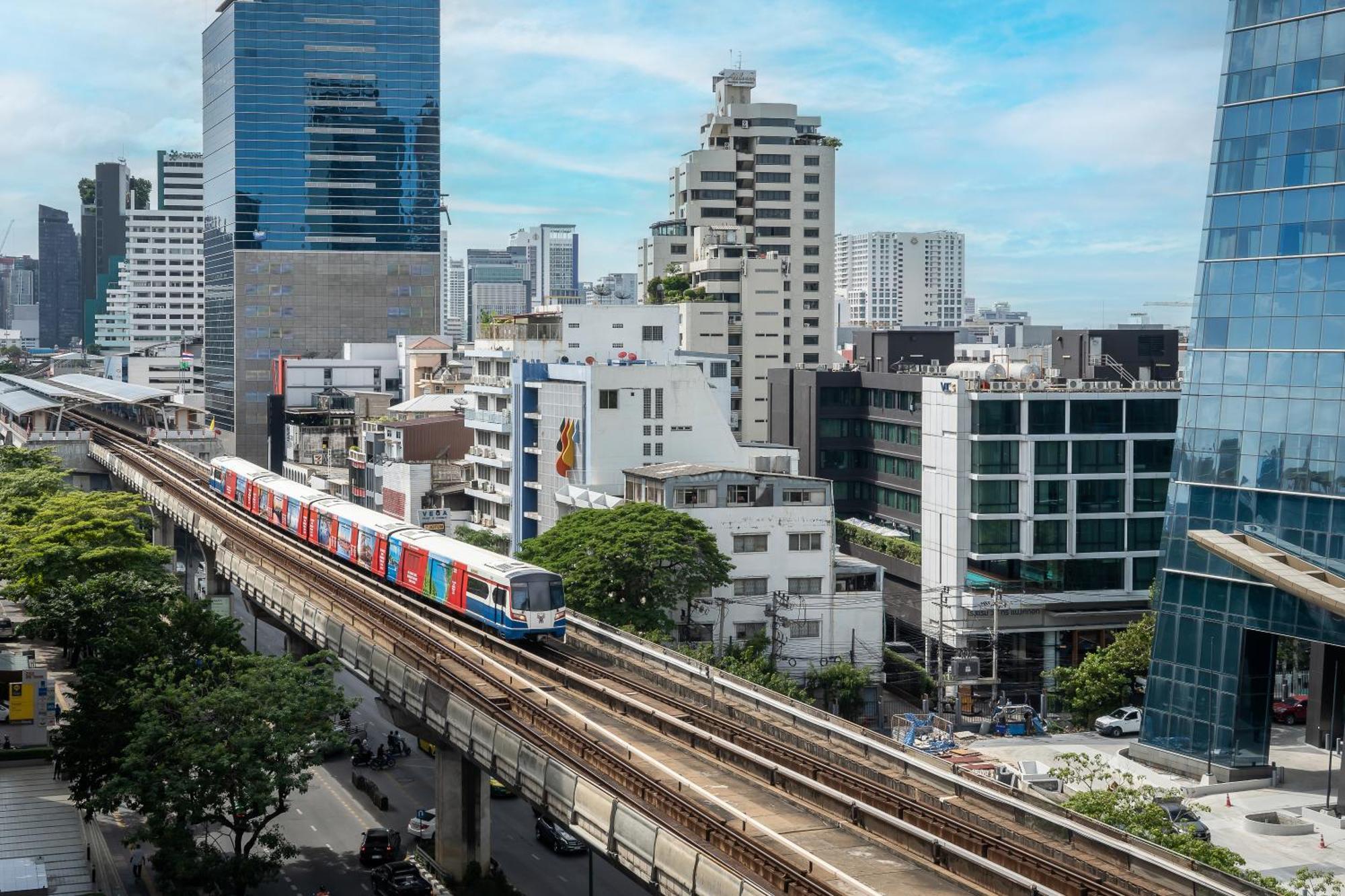 Vic 3 Bangkok Hotel Luaran gambar