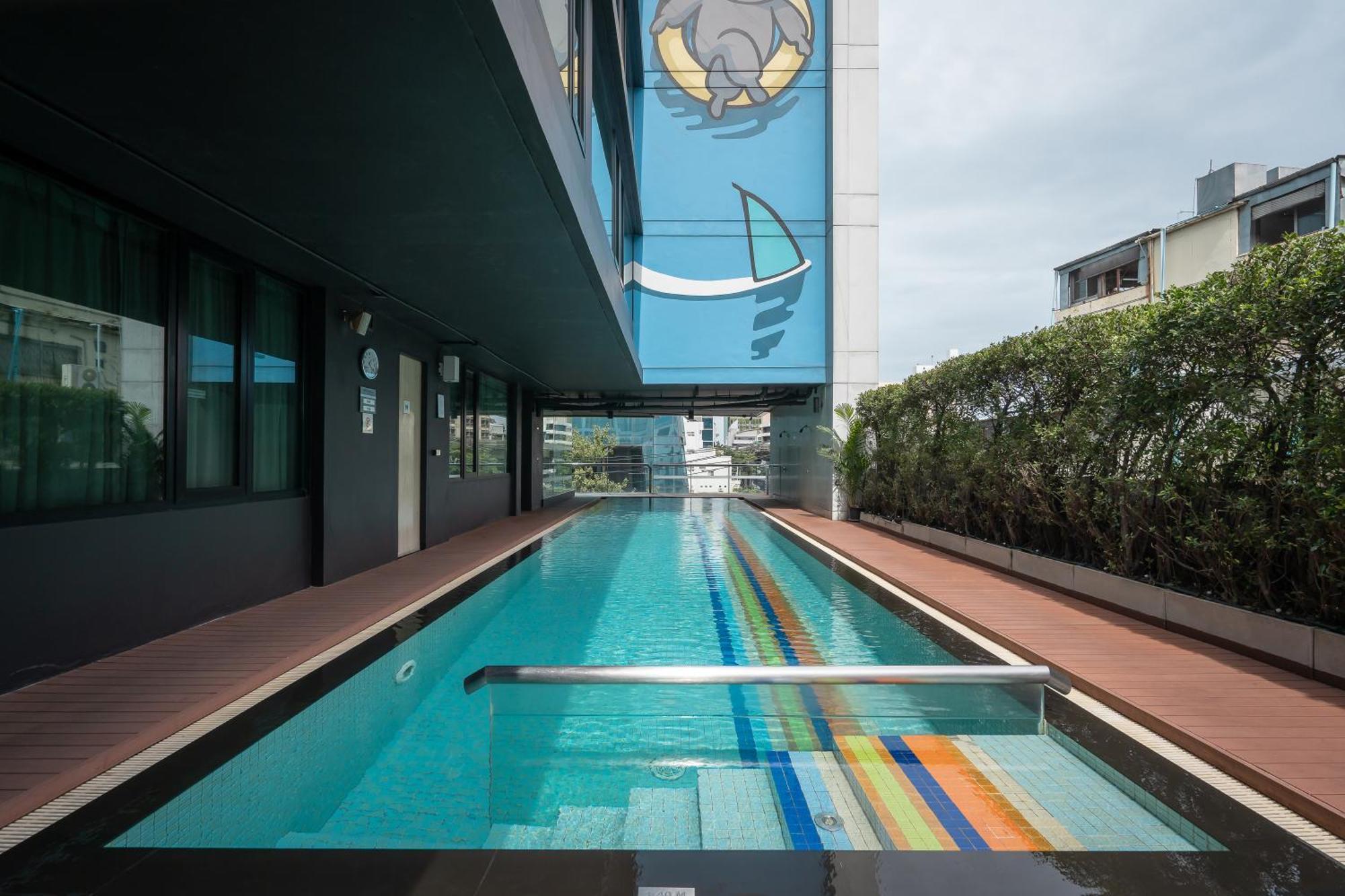 Vic 3 Bangkok Hotel Luaran gambar